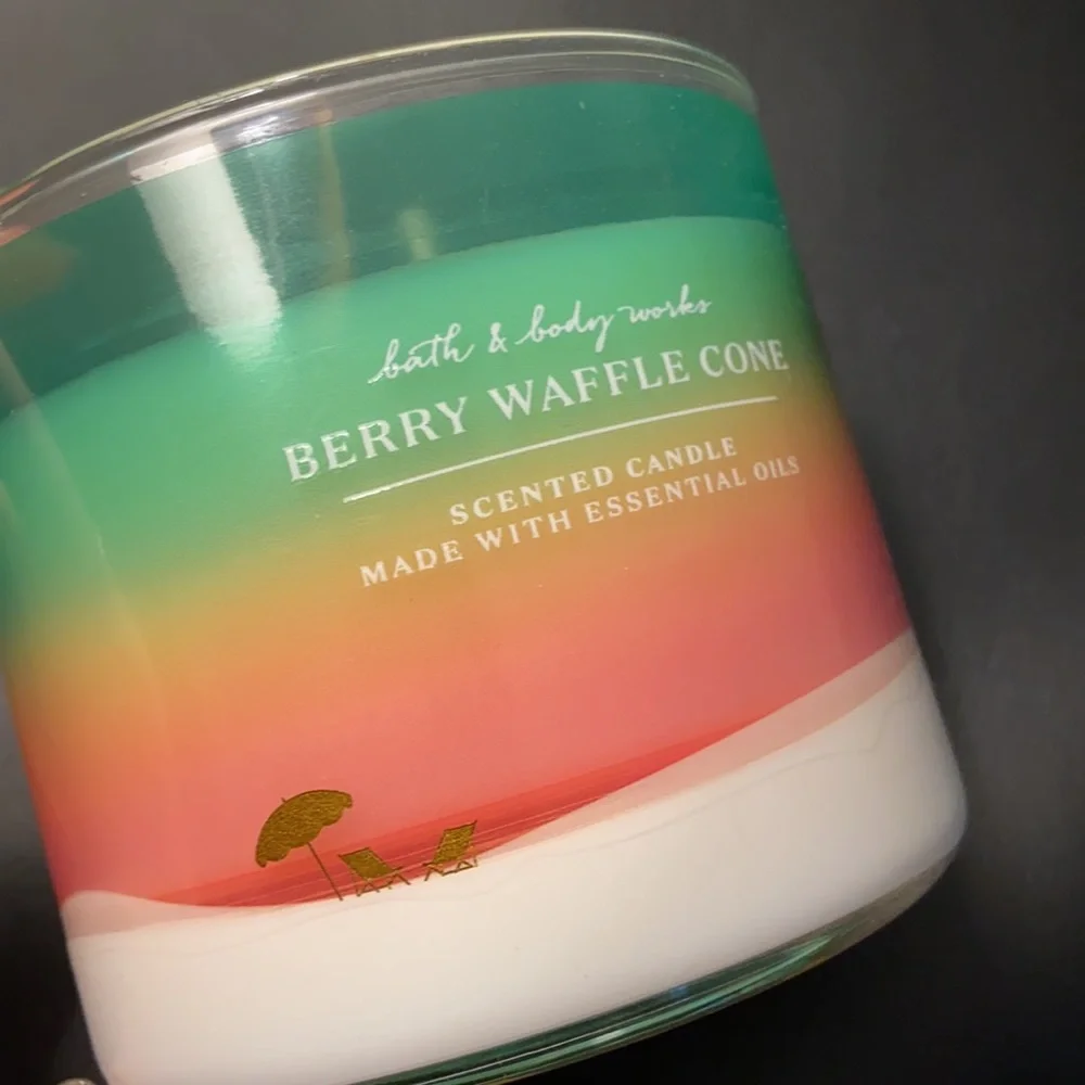 NEW: BERRY WAFFLE CONE 3 Wick Candle Candle Bath & Body Works Summer Ice Cream - Picture 12 of 13